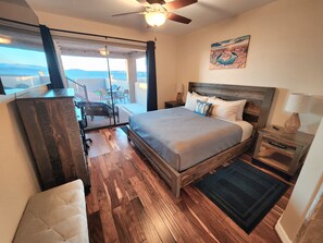 2 bedrooms, desk, iron/ironing board, travel crib - Lake Powell View home with swim spa! (Page)