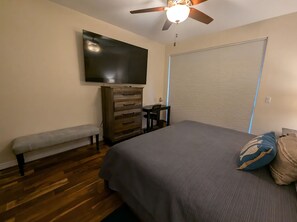 2 bedrooms, desk, iron/ironing board, travel cot - Lake Powell View home with swim spa! (Page)