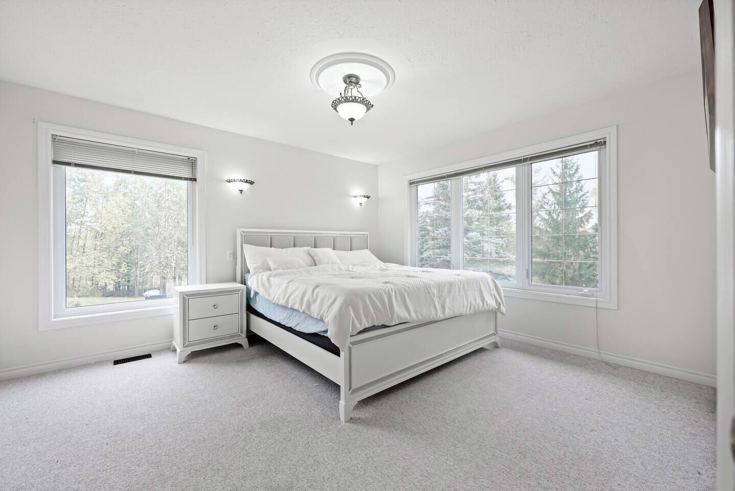 4 habitaciones, tabla de planchar con plancha, wifi y ropa de cama 