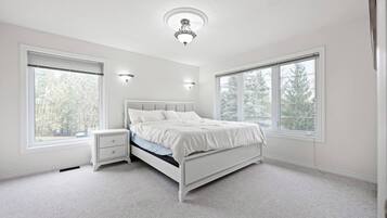 4 habitaciones, tabla de planchar con plancha, wifi y ropa de cama