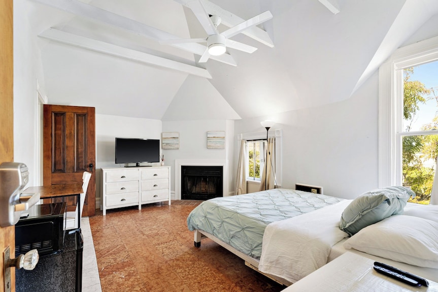 Beach House Escape! Steps To Beach, Boardwalk, Shops, Private Bath/fast Wi-fi #3 - Santa Cruz