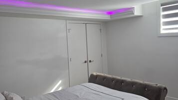 2 habitaciones, tabla de planchar con plancha, wifi y ropa de cama