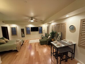 Iron/ironing board, WiFi, bed sheets - Downtown Phoenix Studio – Walk to Arts & Dining (Phoenix)