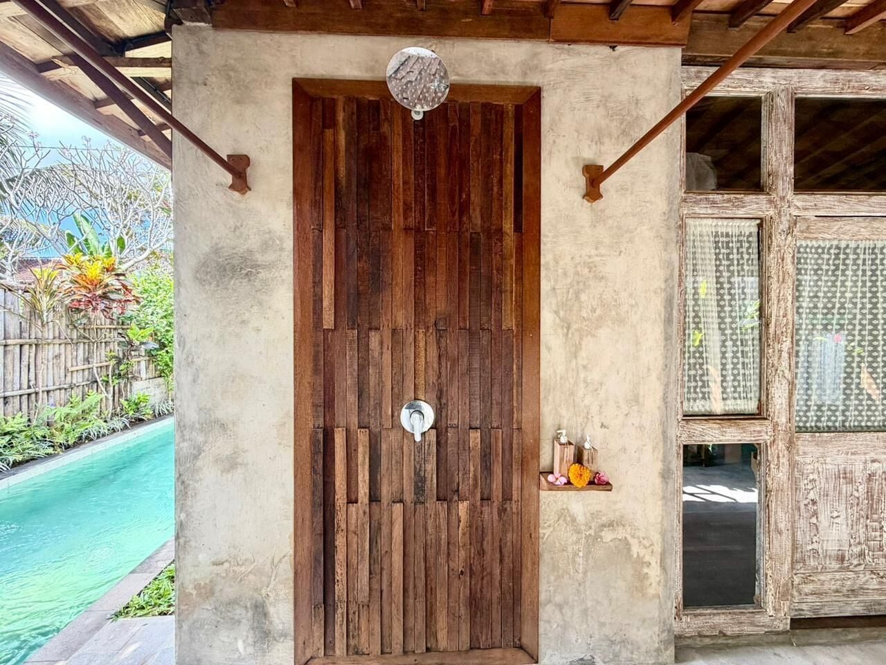 Deluxe Double Room, Private Pool | Bathroom | Shower, free toiletries, towels, soap
