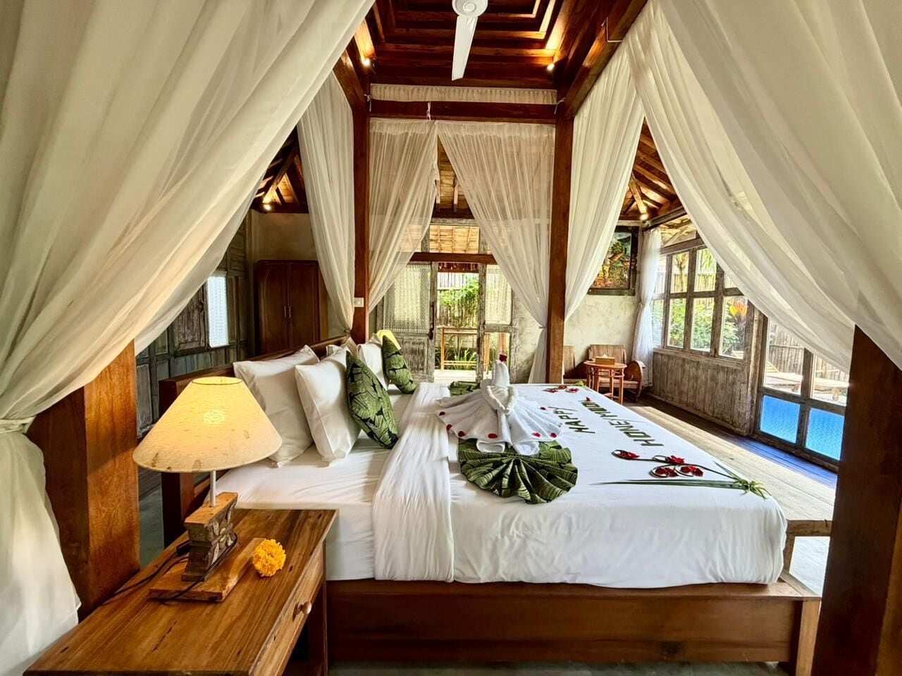 Quarto casal superior, piscina particular | Wi-Fi de cortesia