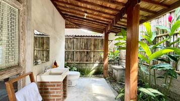 Superior Double Room, Private Pool | Bathroom | Shower, free toiletries, towels, soap