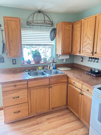 Perfect 2-bedroom pet friendly house with large yard and a/c in charming Boulder