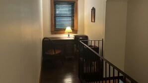 A narrow hallway with a desk, chair, and a lamp. - Walk to Cushing Academy ! Sleeps 10 (Ashburnham)