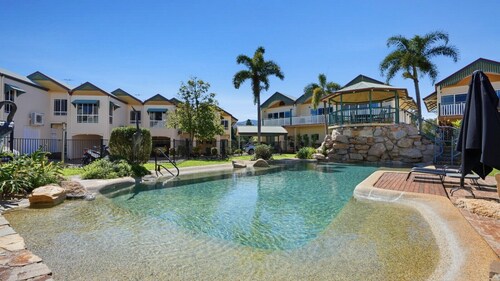 Lakeview Escape with Pool Access | Tinaroo Lodge