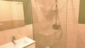 Chambre Classique avec lits jumeaux | Salle de bain