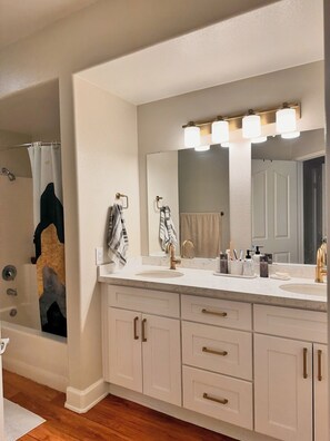 A bathroom with a double sink, a large mirror, and a shower. - Furnished luxury apt, pool, sauna, great location (Los Angeles)