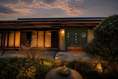 Open special price / Shodoshima Island in the Seto Inland Sea / Shikai with a view of the beauty of many islands / Rental of a building / Grand piano / Tea ceremony room / Welcome drink / Pick-up service at ports and sightseeing spots on request / Free fe