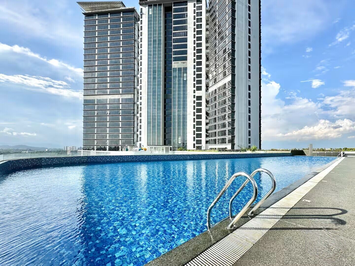 2 室外游泳池