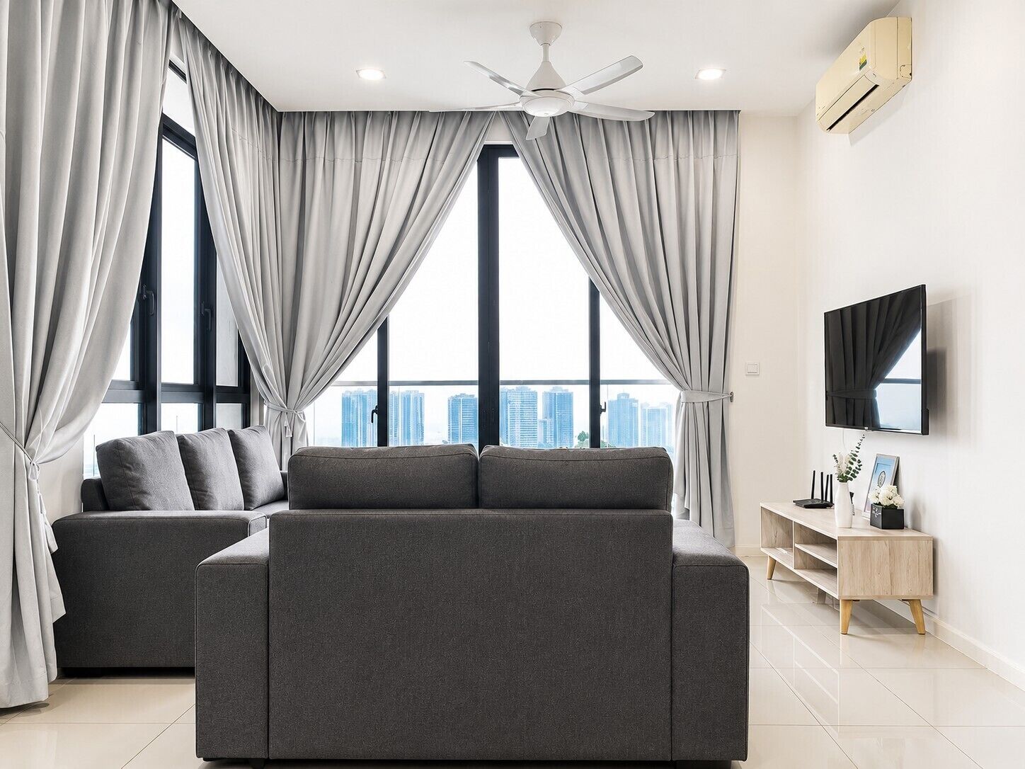 Apartment, 3 Bedrooms | Living area | 32-inch LCD TV with cable channels, table tennis
