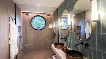 Luxury-Villa, Poolblick | Badezimmer | Haartrockner, Bademäntel, Bidet, Handtücher
