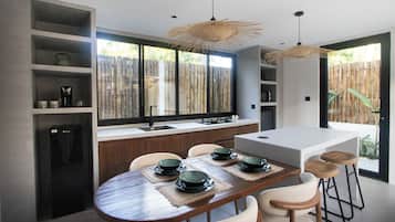 Villa, vista a la alberca | Restaurantes