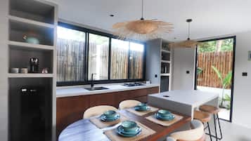 Villa, vista a la alberca | Cocina privada
