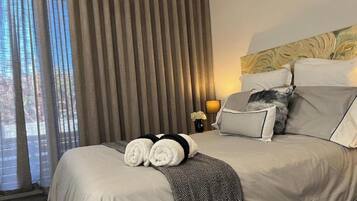 2 bedrooms, iron/ironing board, Internet, bed sheets