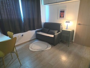 Living area - Cozy 1-bedroom apartment in tranquil Seoul with AC near Metro Line 2 & 5 (Seoul)