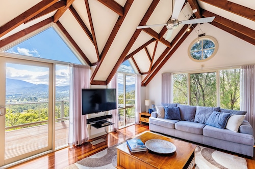 Mount View Estate - A Luxury Getaway with Unforgettable Views
