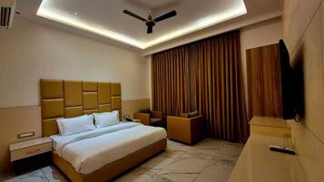 Deluxe Double Room, City View | Memory-foam beds, free WiFi, bed sheets