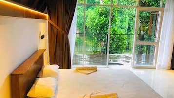 Comfort Quadruple Room, Balcony, River View | Desk, free WiFi