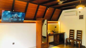 Comfort Quadruple Room, Balcony, River View