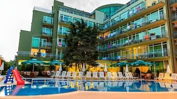 Seasonal outdoor pool