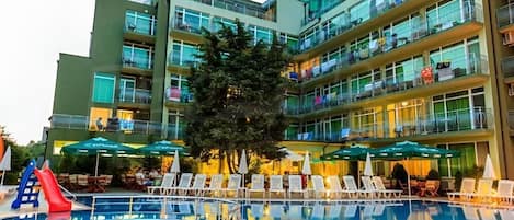 Seasonal outdoor pool