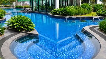Kolam renang outdoor