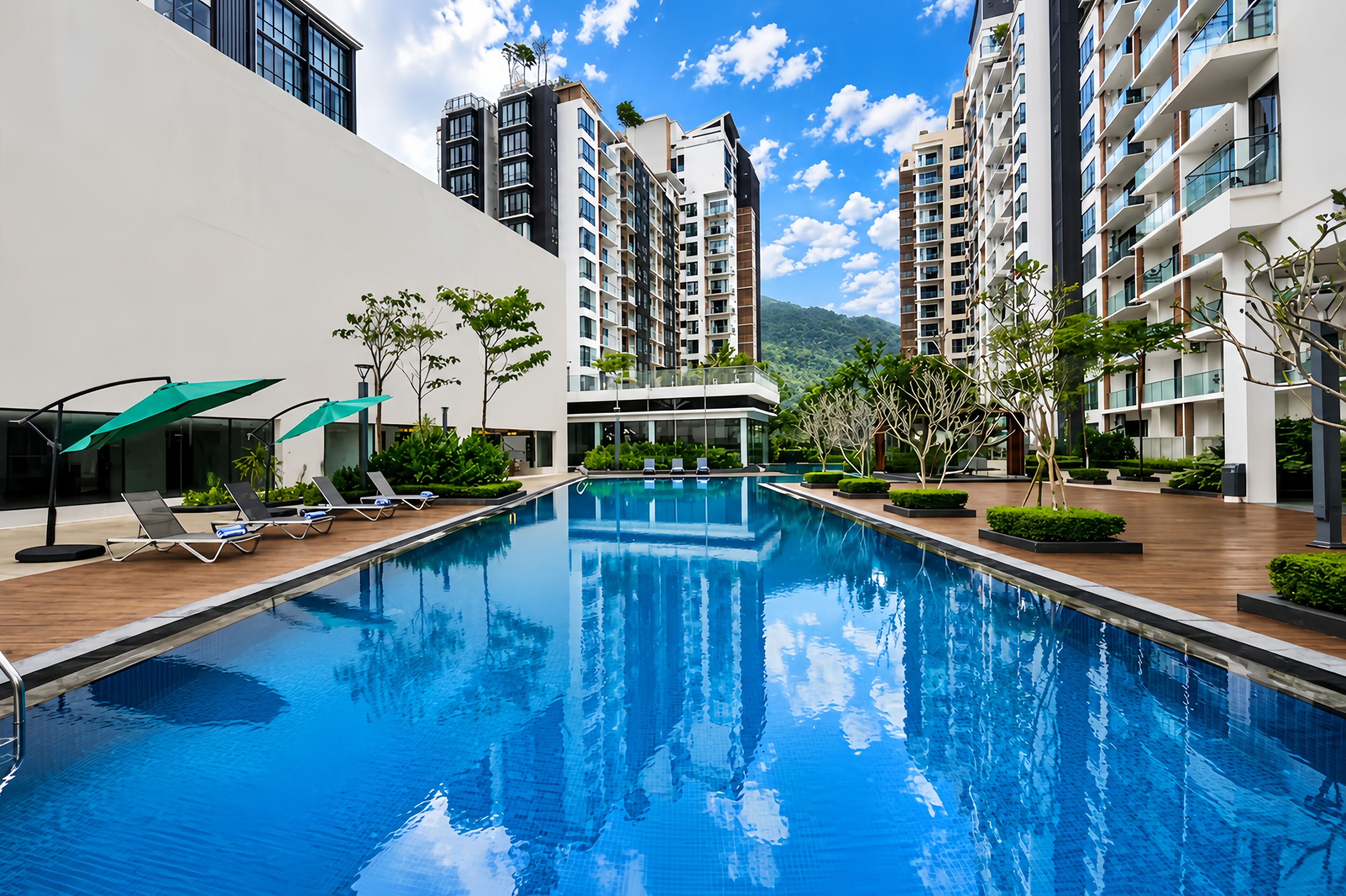 2 outdoor pools