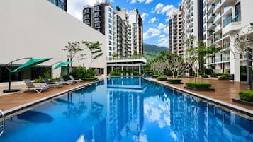 2 outdoor pools