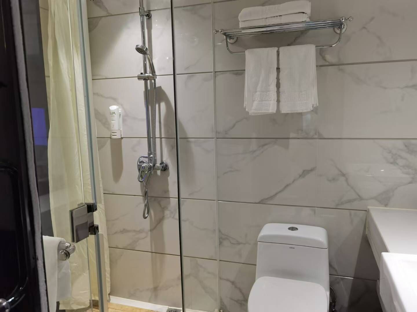 Basic Double Room Single Use, Park View | Bathroom | Shower, free toiletries, hair dryer, slippers