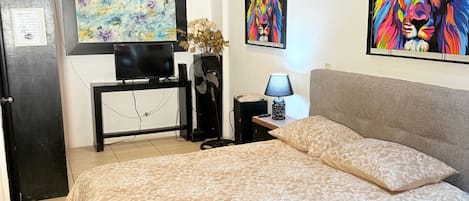 1 habitación, tabla de planchar con plancha, internet y ropa de cama