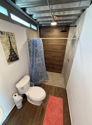 Bruser, håndklæder, Sæbe, Toiletpapir