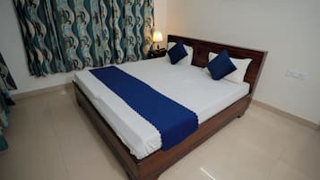 Deluxe Room, Mountain View | Desk, laptop workspace, free WiFi