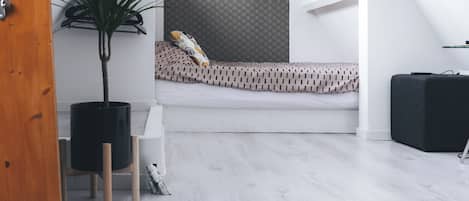 Free WiFi, bed sheets