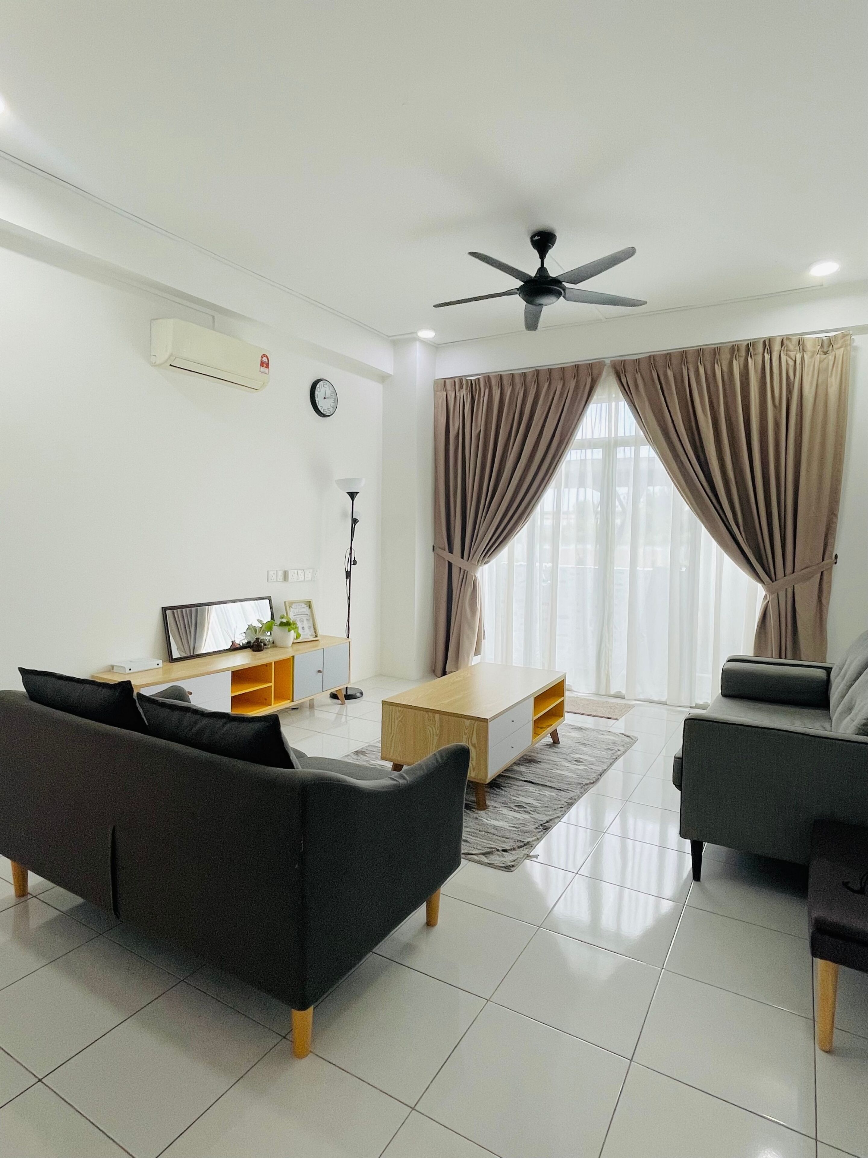 Oak & Ivory Home  Cozy Clean 3br  5km To Airport - Kuching