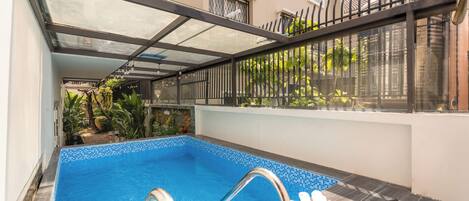 Villa luxueuse, vue sur la ville | Piscine | Piscine intérieure