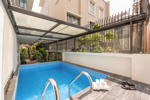 D2 Center Pool Villa with 6 bedrooms