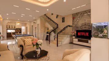 Luxury Villa, City View | Games room