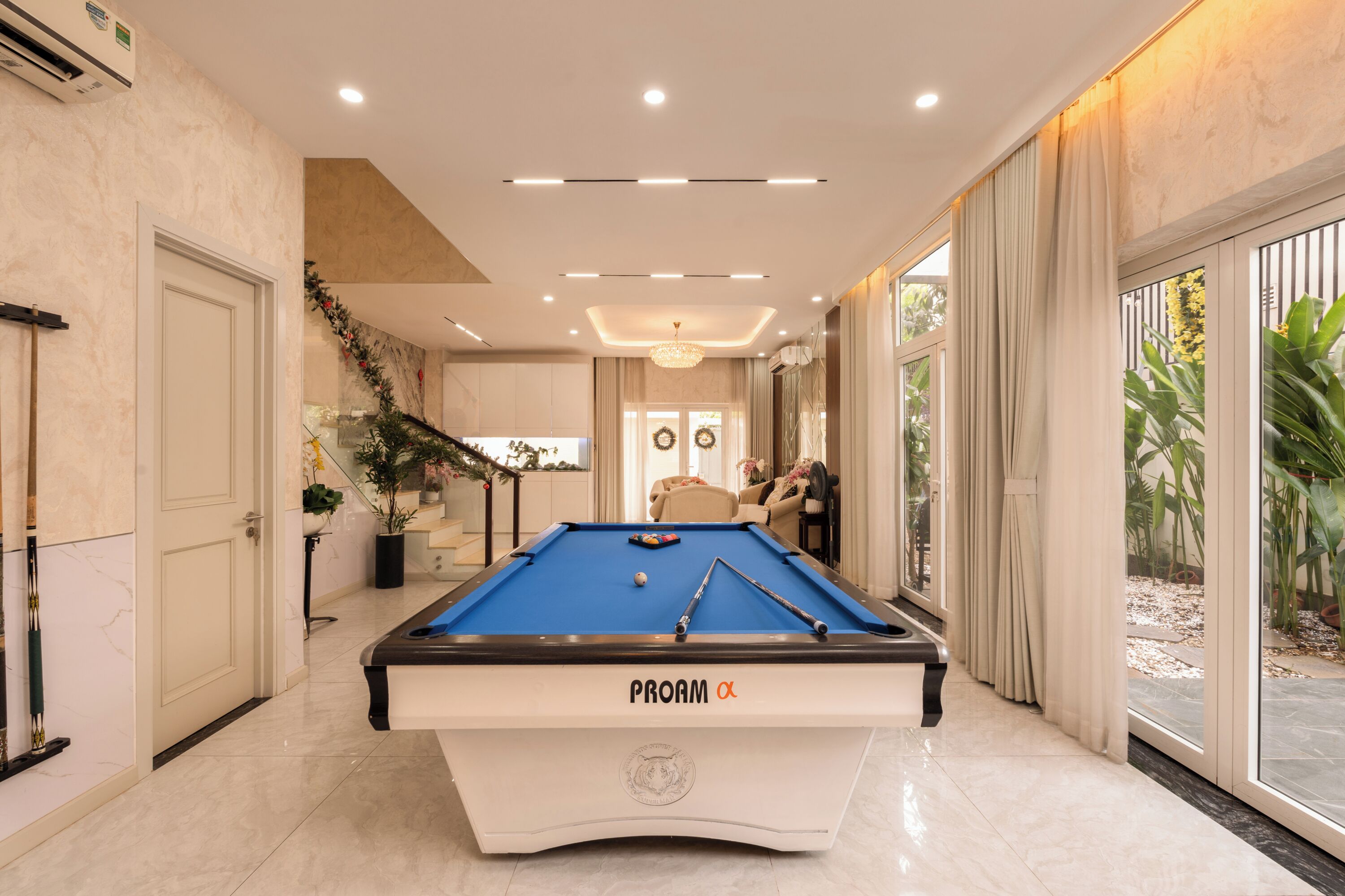 Luxury Villa, City View | Games room