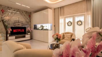 Luxury Villa, City View | Lobby