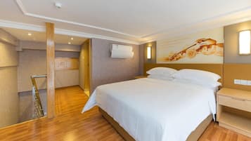 Superior Loft, City View | Desk, laptop workspace, free WiFi