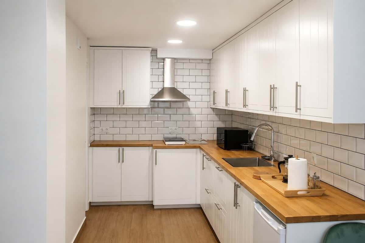 Microondas y placa de cocina