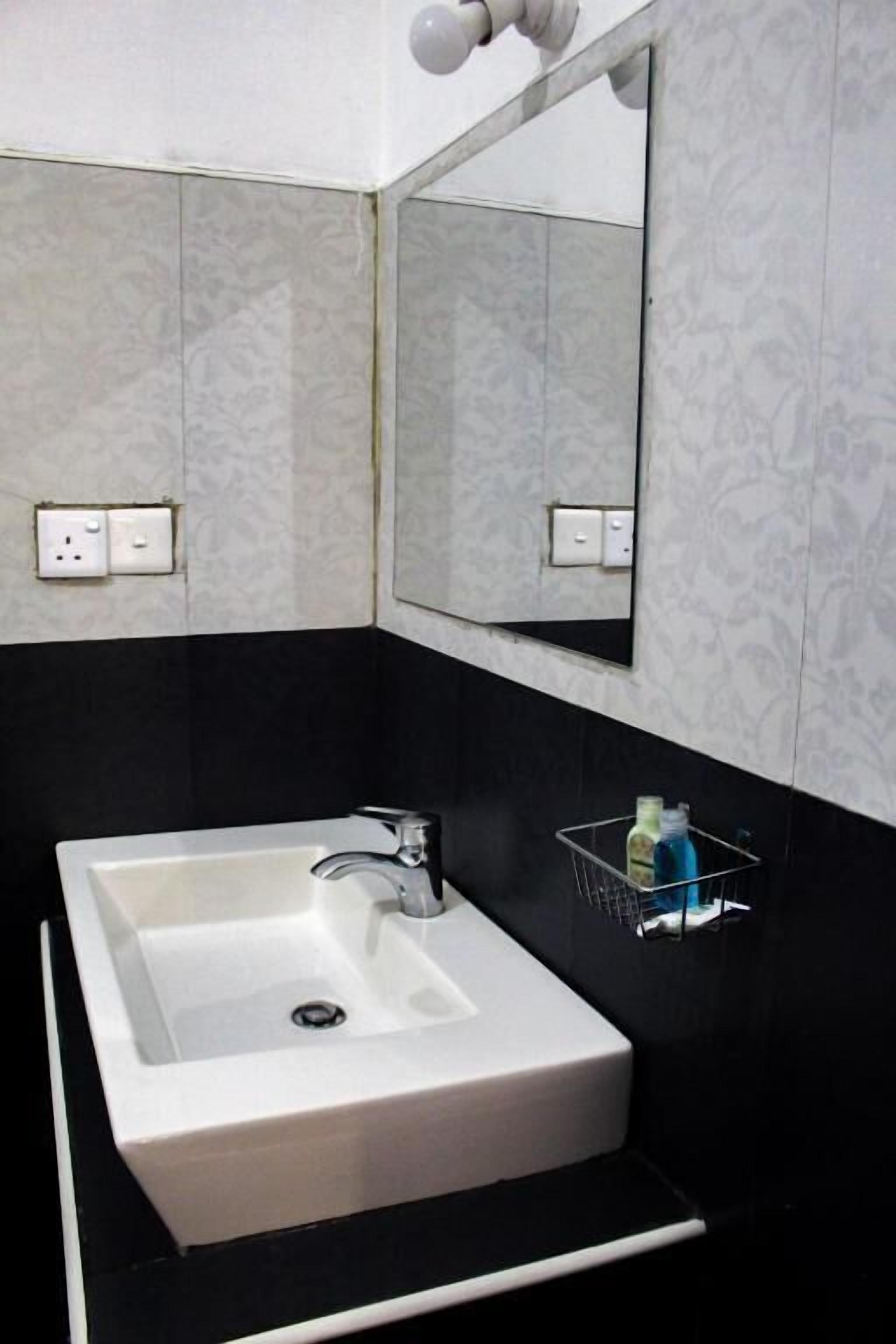 Deluxe Triple Room, Balcony | Bathroom | Shower, hair dryer, towels, soap