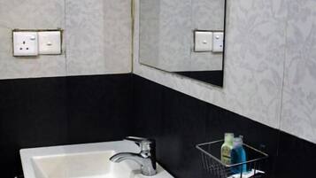 Deluxe Triple Room, Balcony | Bathroom | Shower, hair dryer, towels, soap