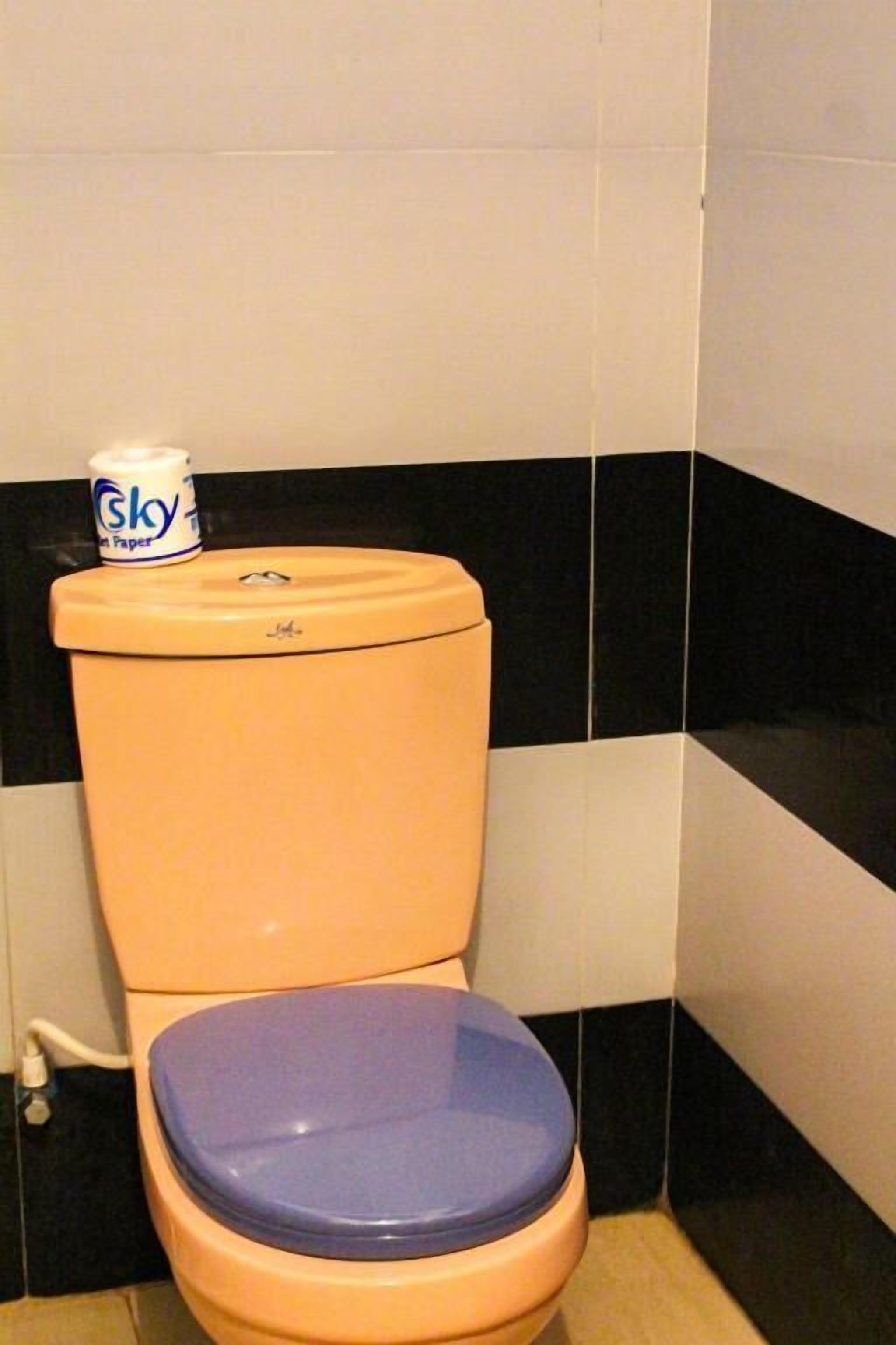 Deluxe eenpersoonskamer, balkon | Badkamer | Een douche, een haardroger, handdoeken, zeep