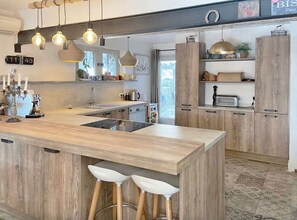 Private kitchen - Country house for nature lovers 15 minutes from the beach (La Garde-Freinet)