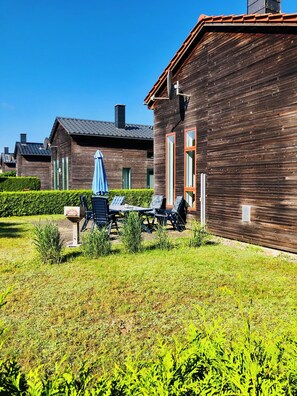 A modern house with a brick exterior, a well-maintained lawn, and outdoor furniture. - Vrbo Property (Fuhlendorf)